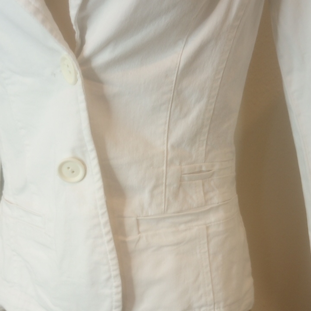 Zara White Blazer with Notched Lapel and Tailored Fit - Picture 4 of 12